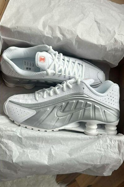 NIKE SHOX R4 disponible