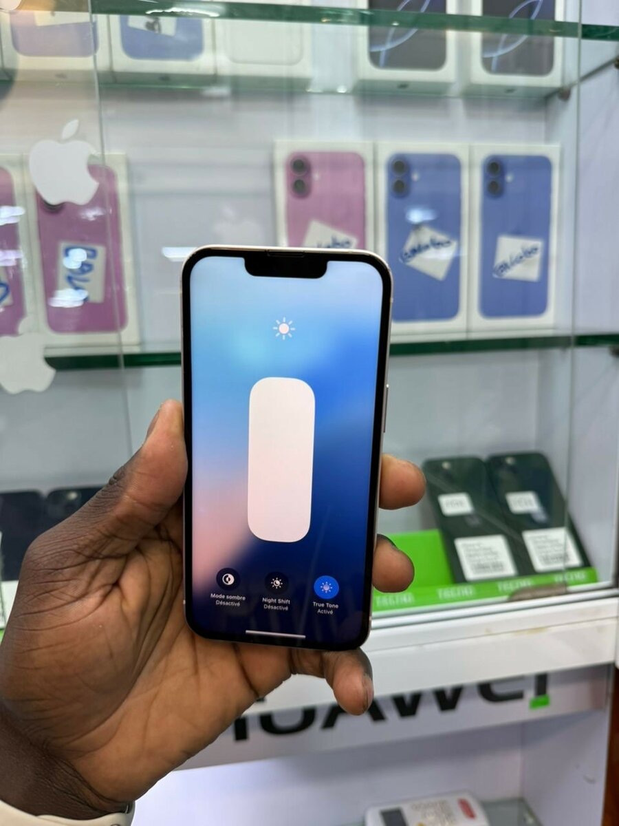 iPhone 13 128go quasi neuf