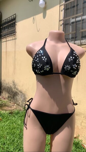 Bikini noir élégant brodé