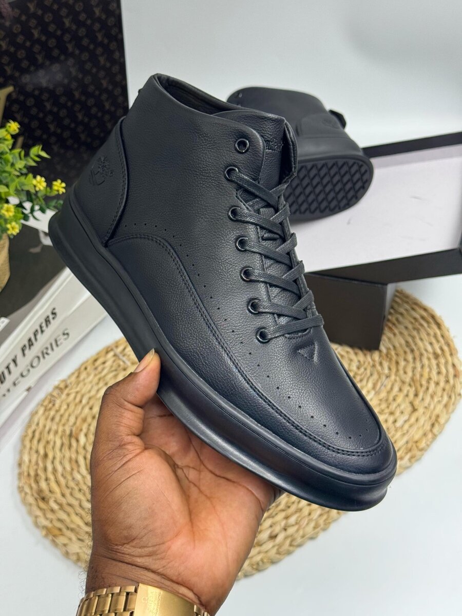 TIMBERLAND ALL BLACK