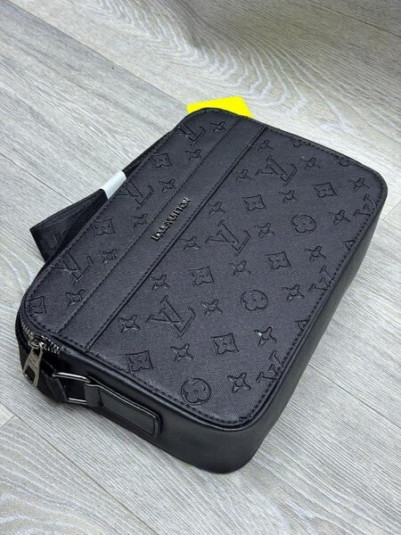 Sacoche en cuir noir élégante