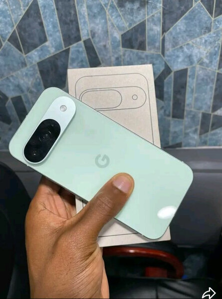 Google Pixel 6a vert