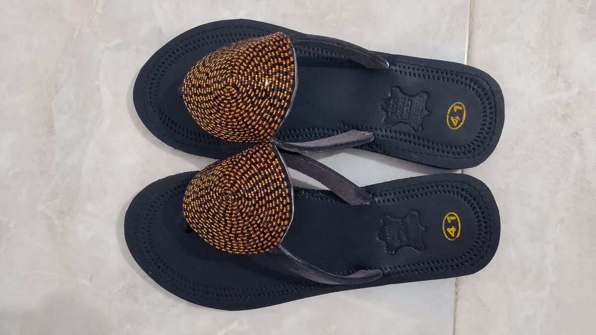 Tongs en cuir élégants