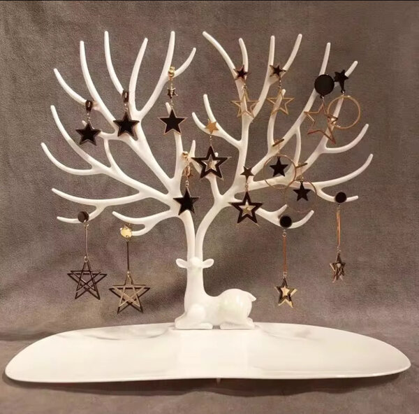 Arbre porte-bijoux élégant