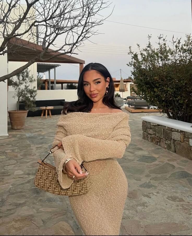 Robe élégante épaules dénudées