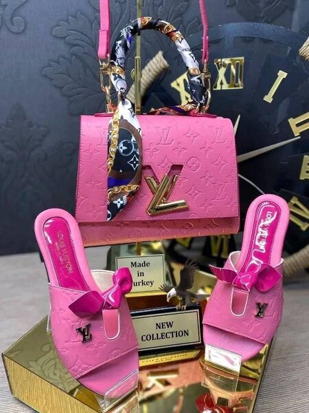 Ensemble sac à main et sandales Louis Vuitton