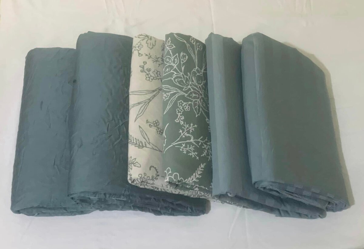 A set of bed linen in gray tones with a floral pattern.