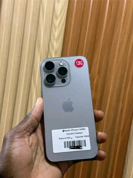 Apple iPhone 15 Pro 128GB Titane