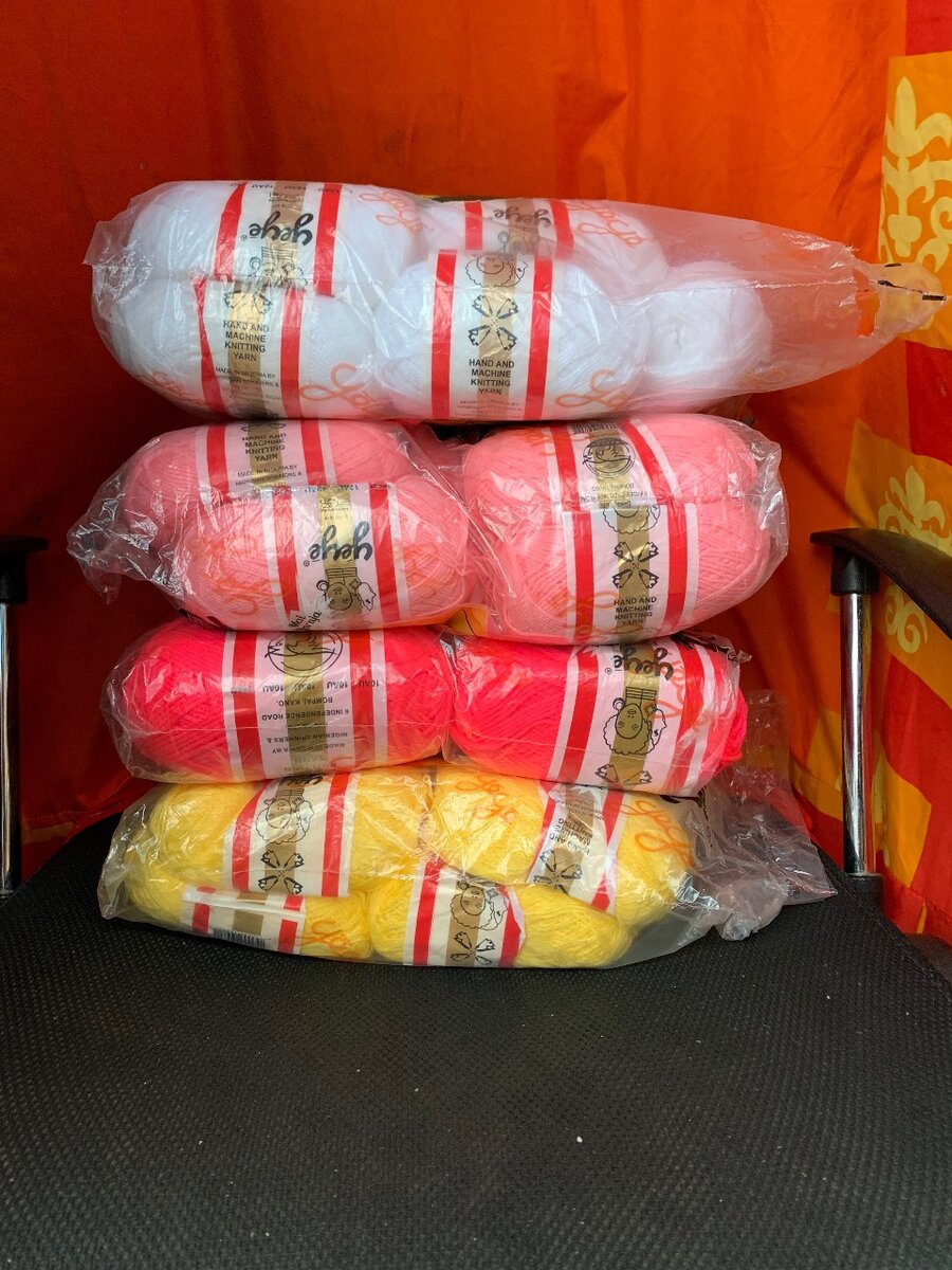 Lot de fils à tricoter colorés