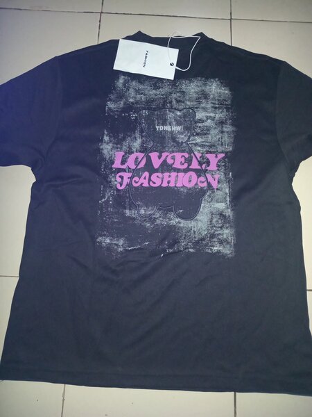 T-shirt noir imprimé mode