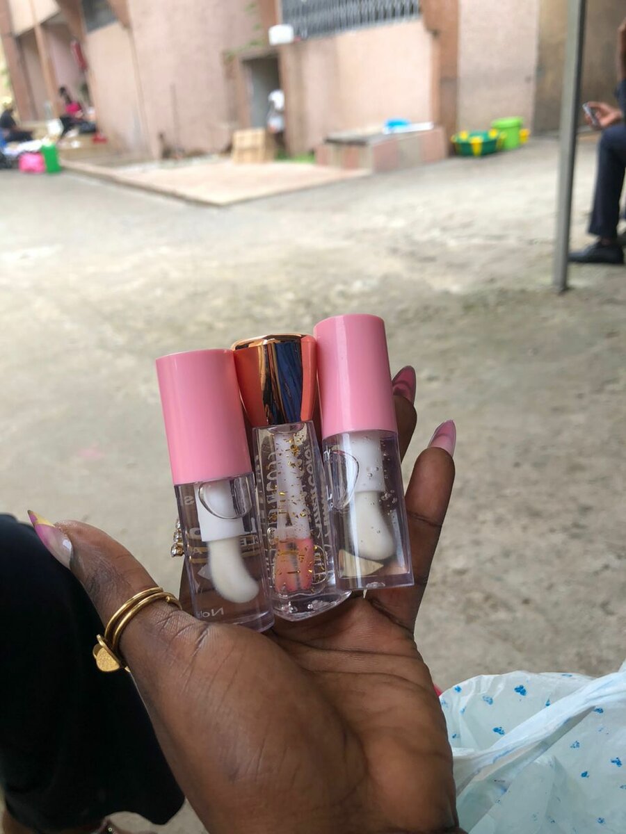 Lot de brillants à lèvres colorés