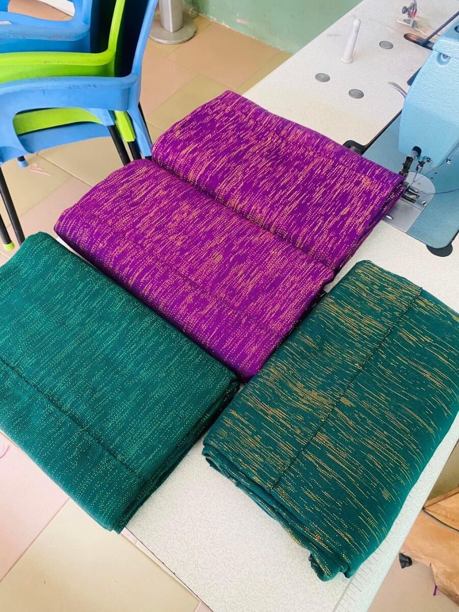 Plain kente with shimmering