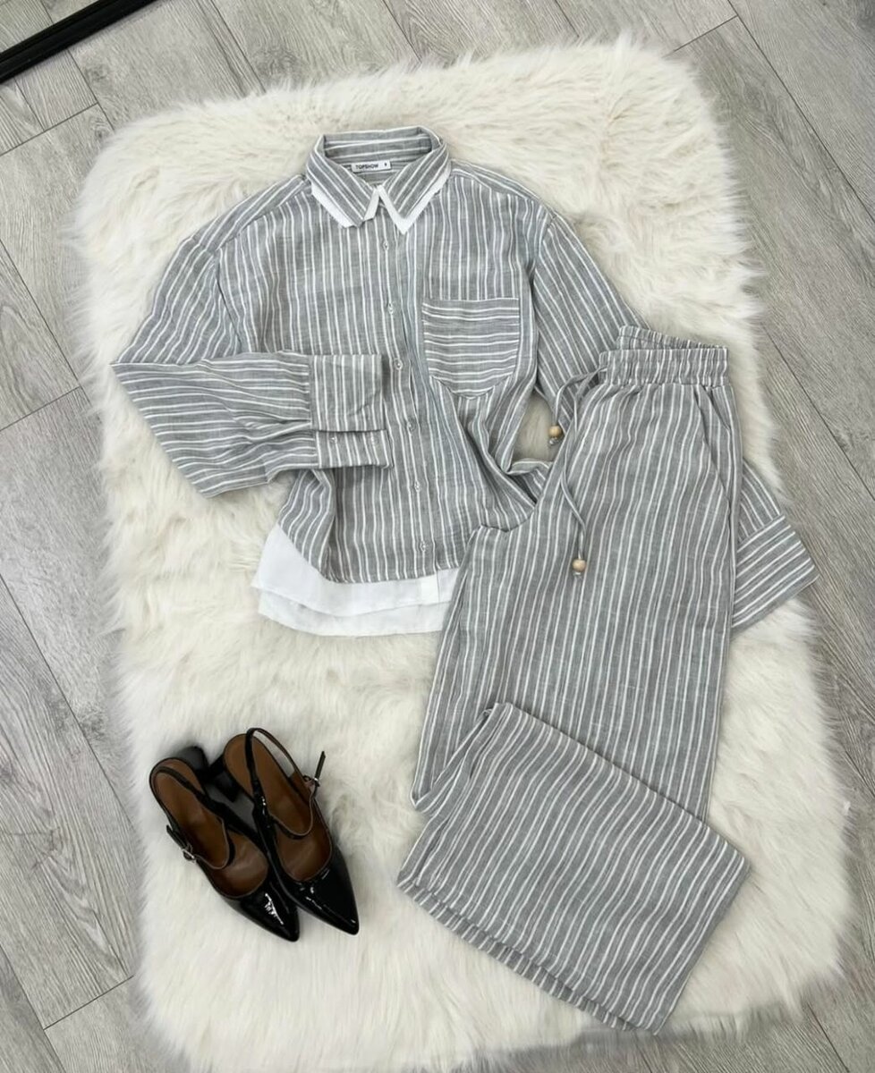 Pyjama élégant à rayures