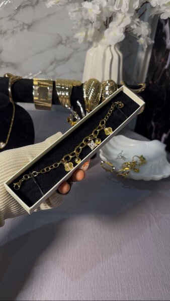 Bracelet en or avec pendentifs