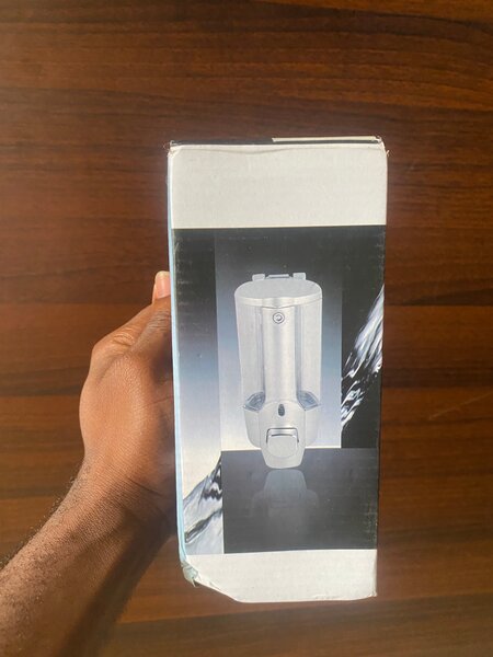 Distributeur de savon mural chrome