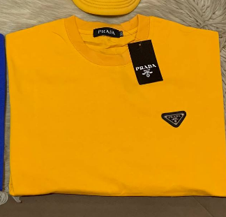 yellowT-shirt is right