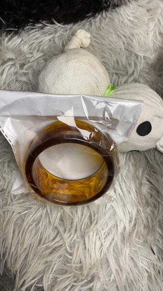 Bracelet en résine ambrée