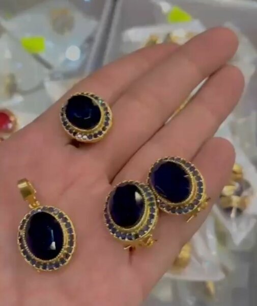 Royal stone pendant