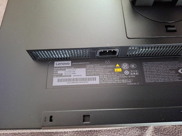 Moniteur Lenovo T23i