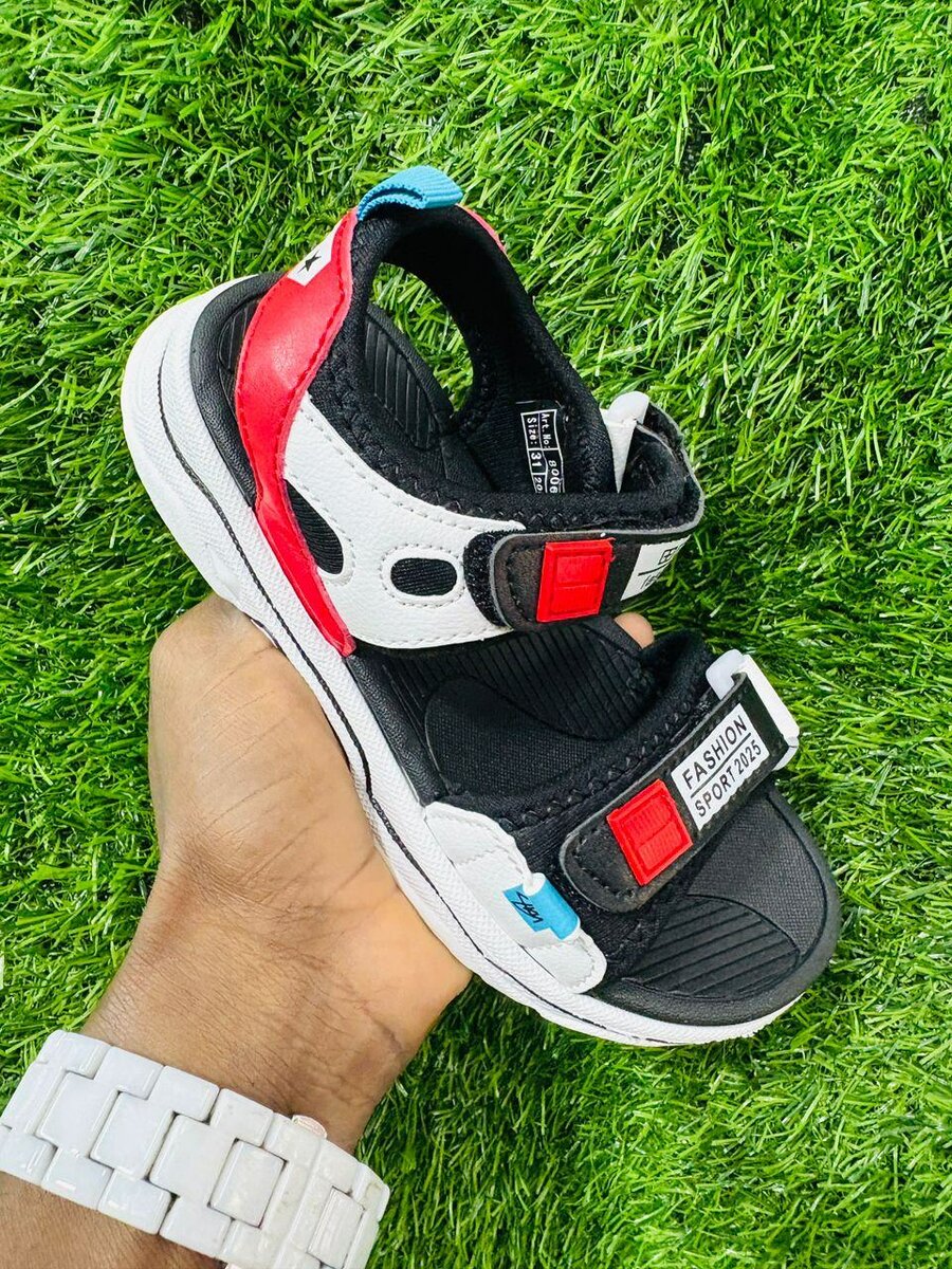 Sandales colorées pour enfants