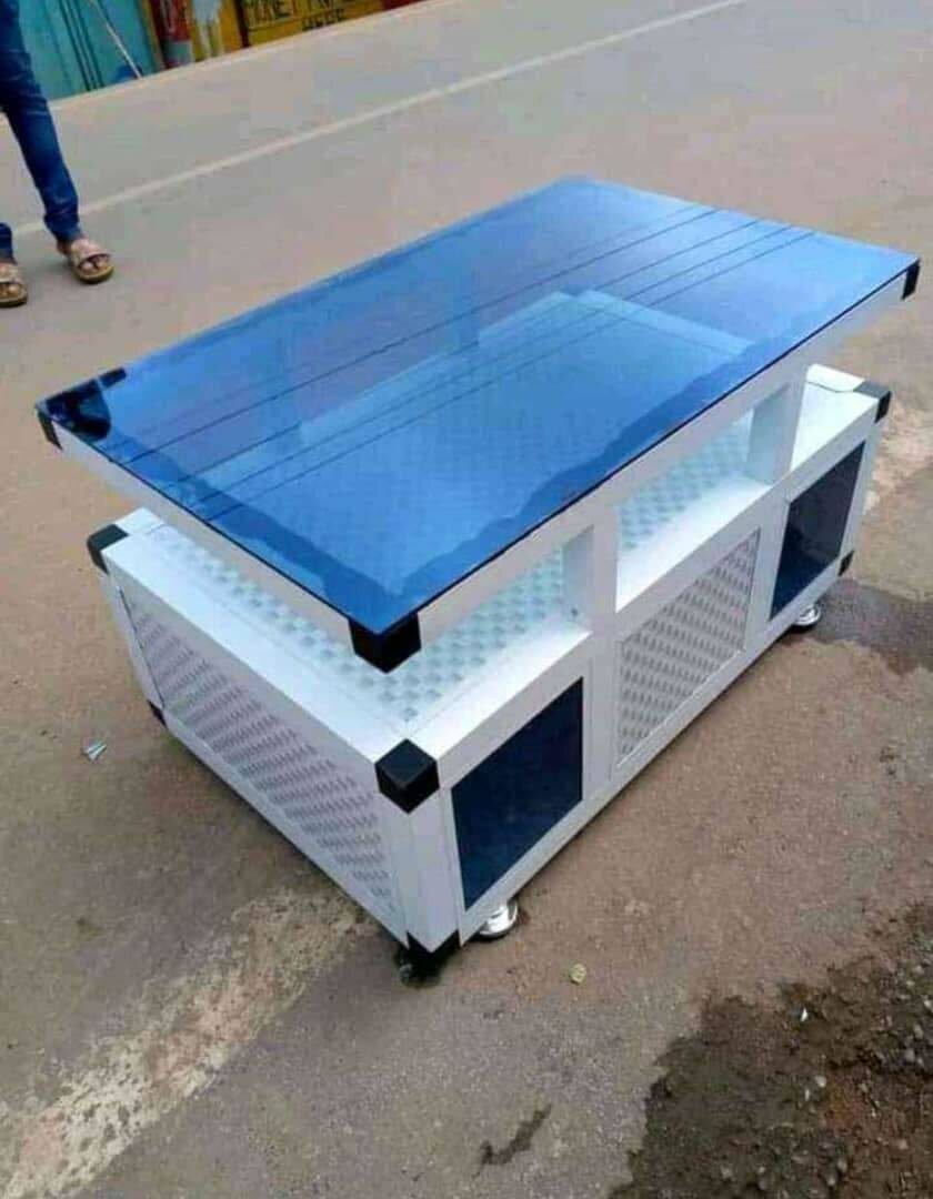 Table basse moderne en verre