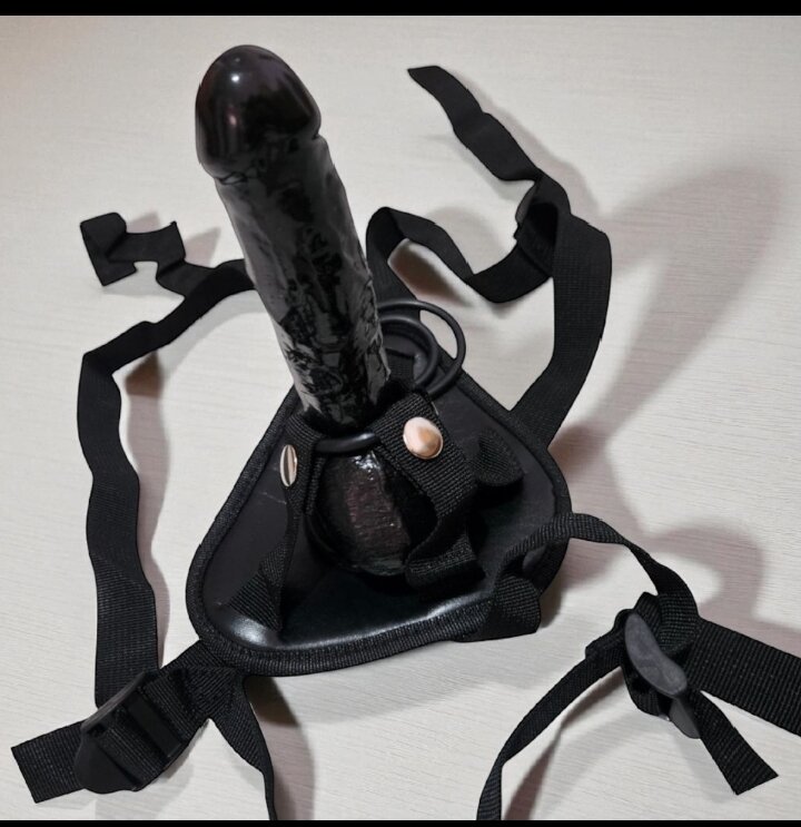 Harnais avec gode réaliste