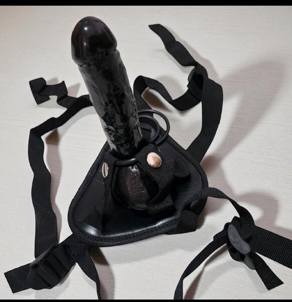 Harnais avec gode réaliste