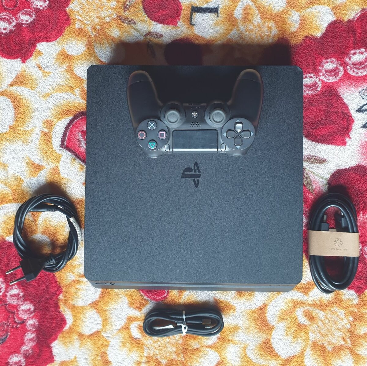PlayStation 4 Slim avec manette