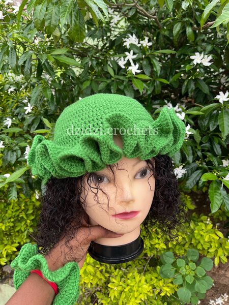 Crochet ruffle hat + scrunchie ( handmade)