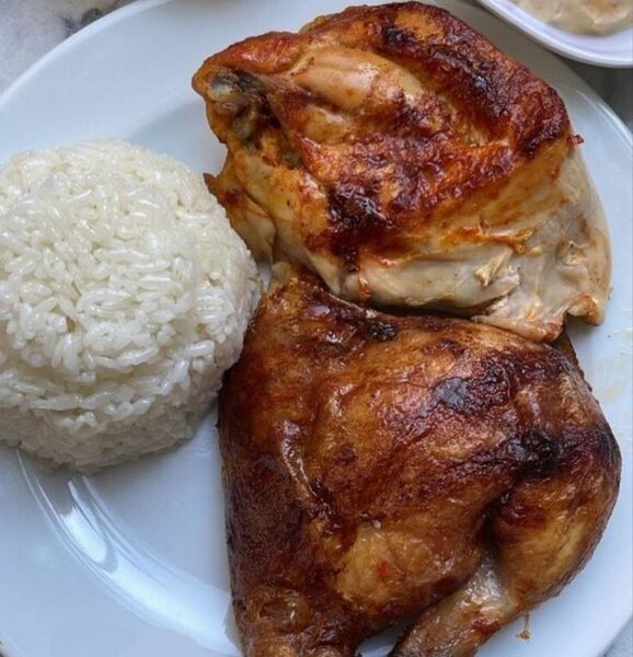 POULET FRIT AU YASSA AVEC RIZ