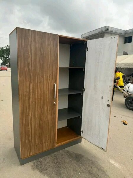 Armoire en bois moderne