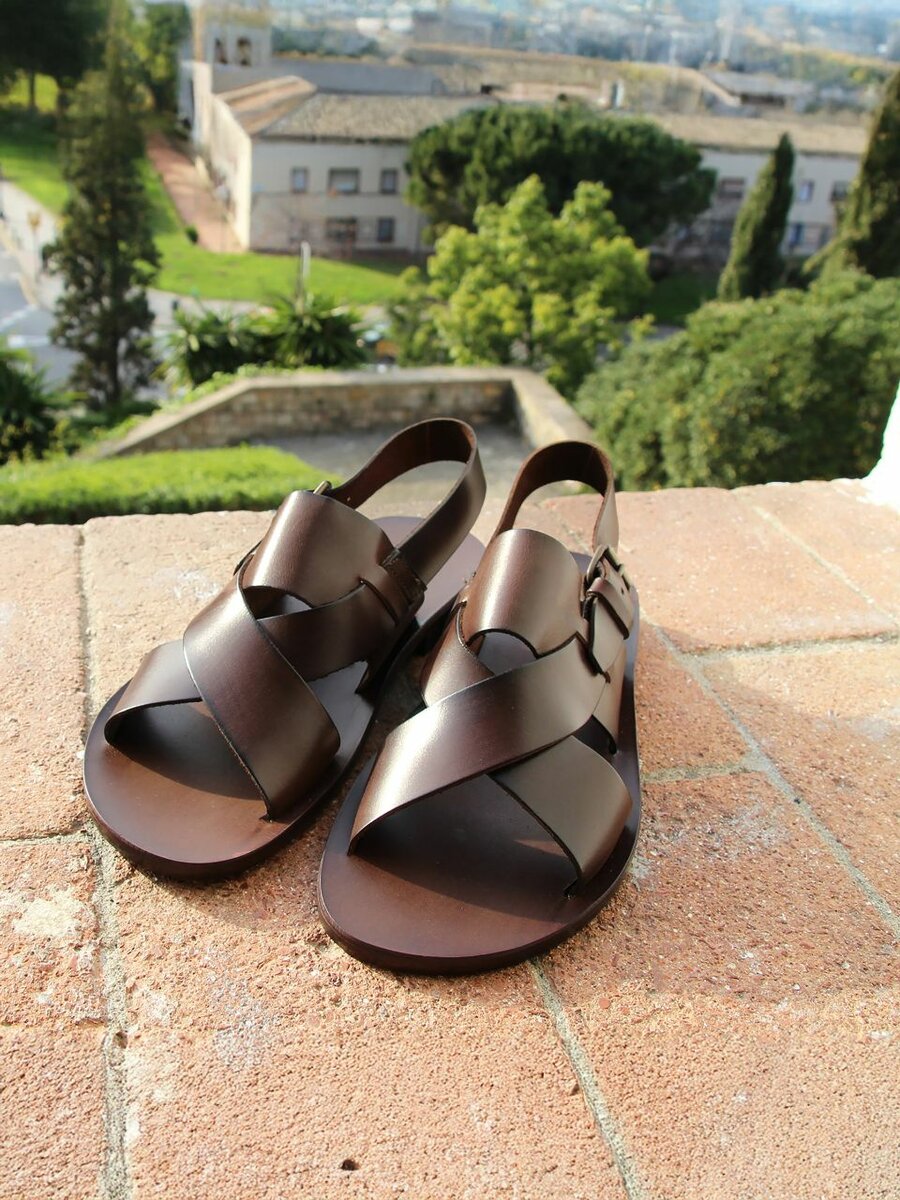 Sandales fermées en cuir