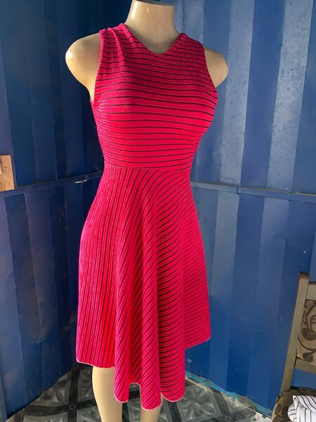 Robe rayée sans manches