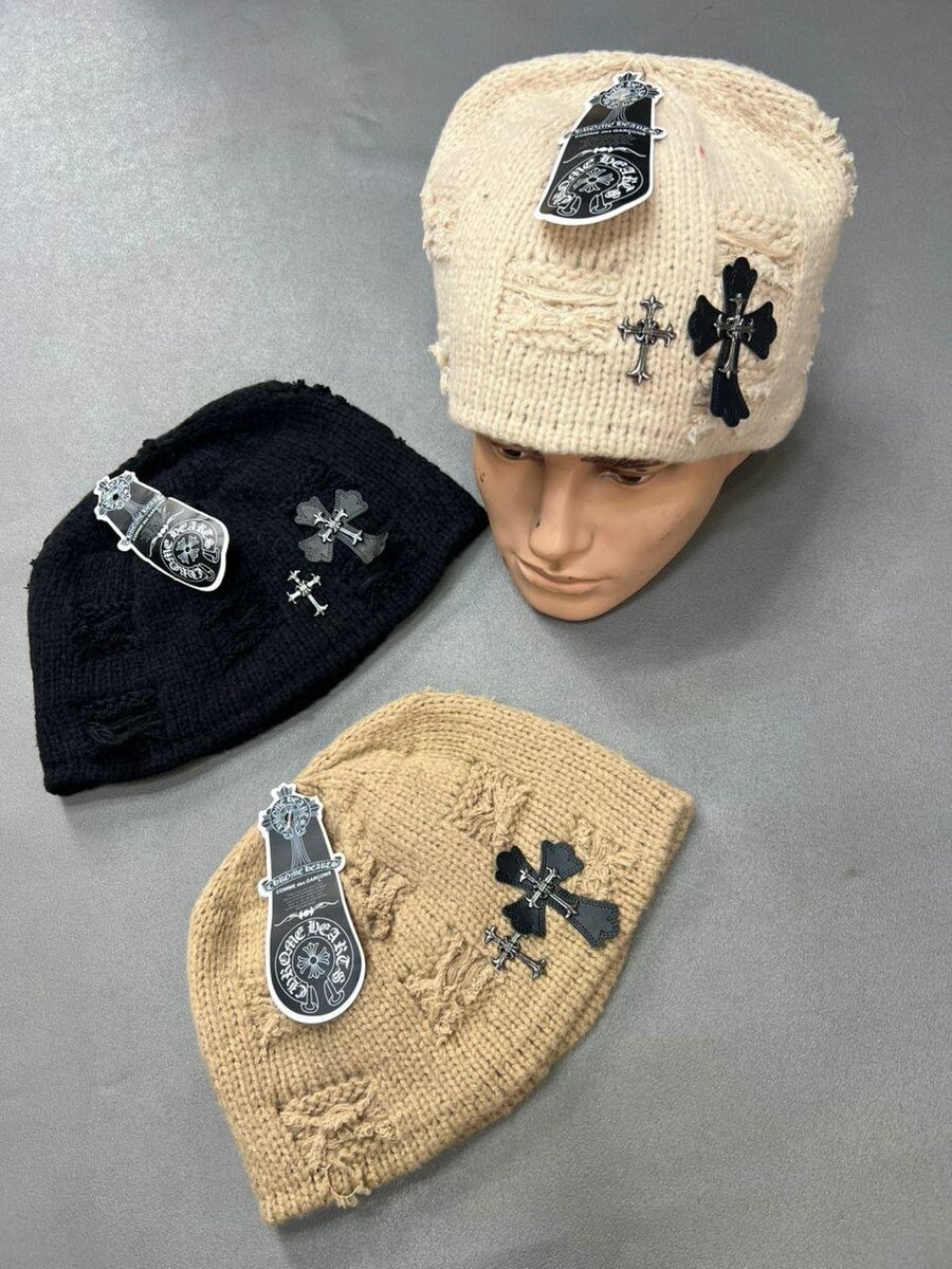 Bonnet tendance avec motifs croix