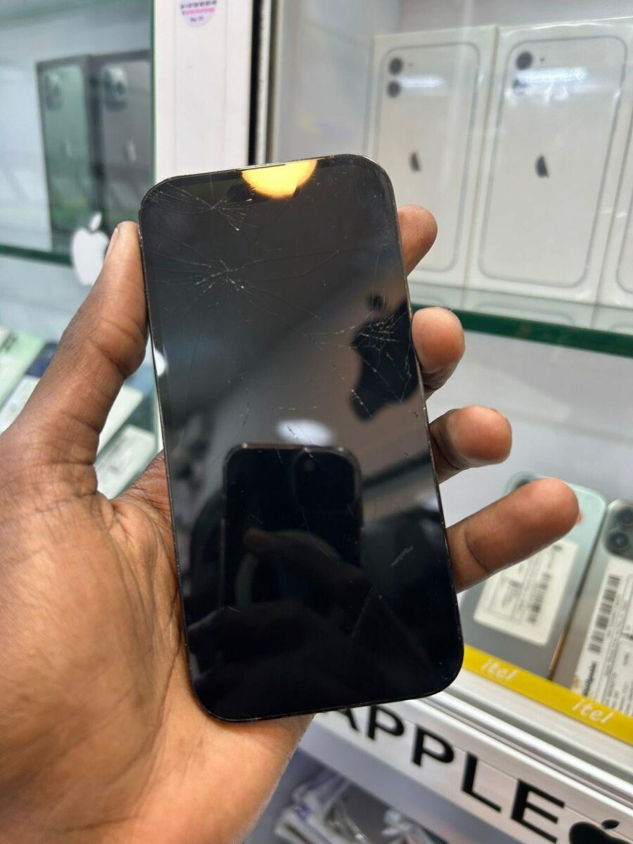 iPhone 14pro casineuf tout passe propre fissure