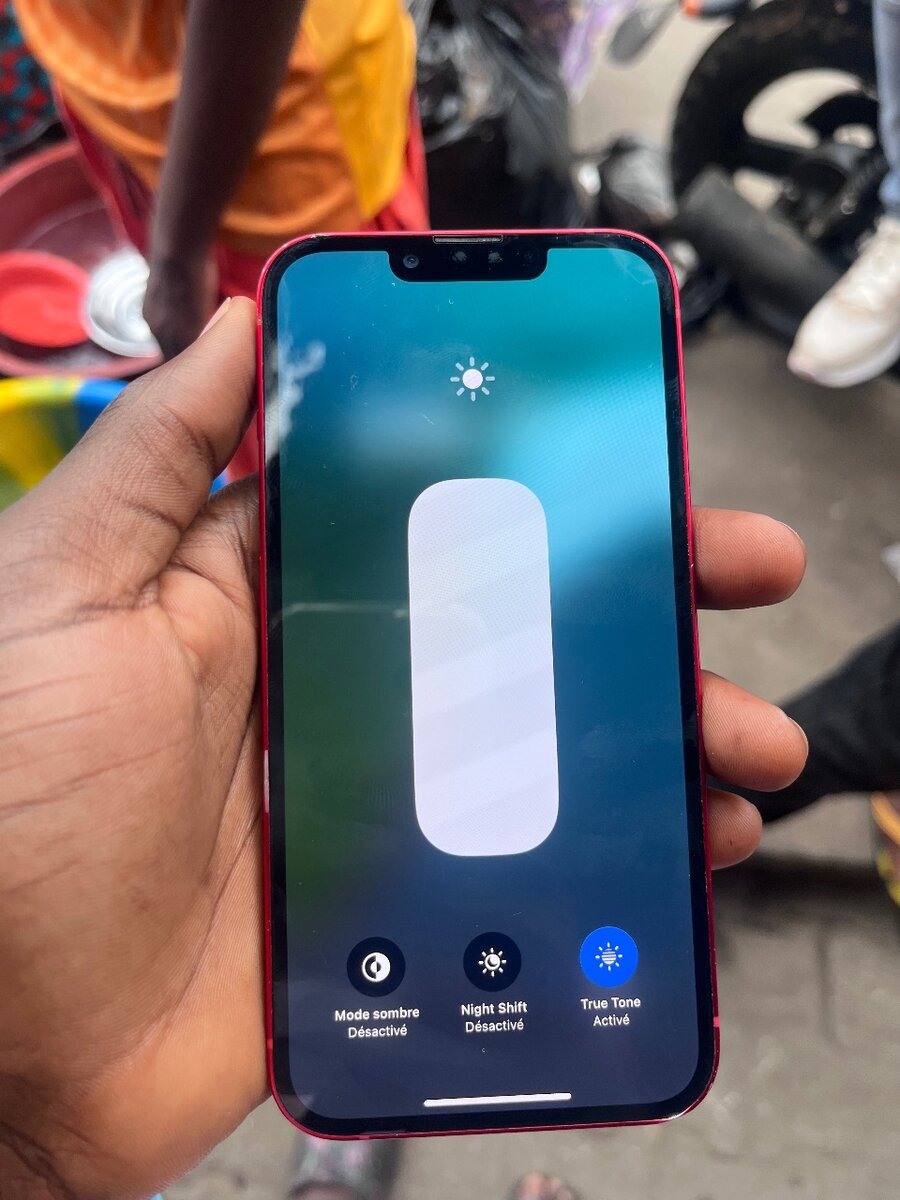 iPhone Rouge - Écran Révolutionnaire