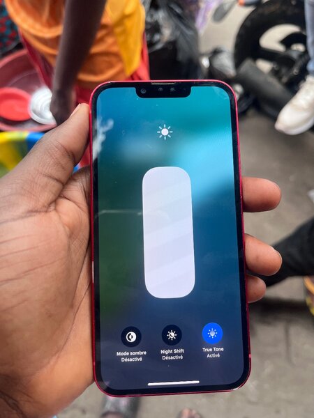 iPhone Rouge - Écran Révolutionnaire