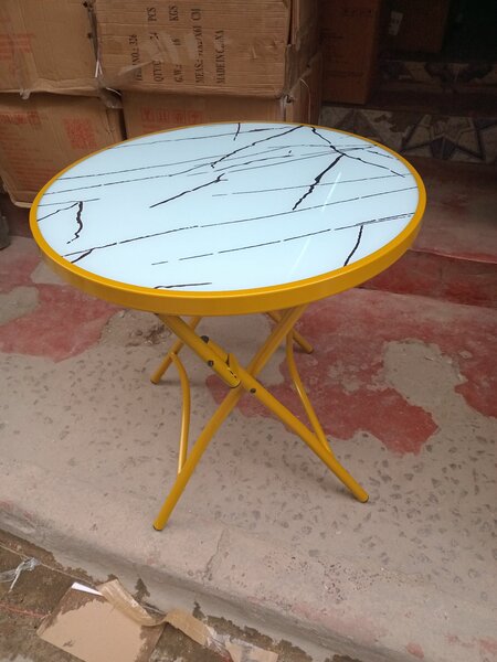 Table ronde en vitrée