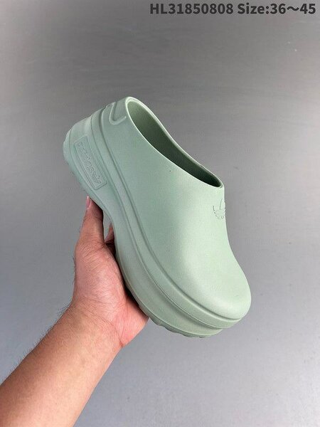 Sabots unisex confortables verts