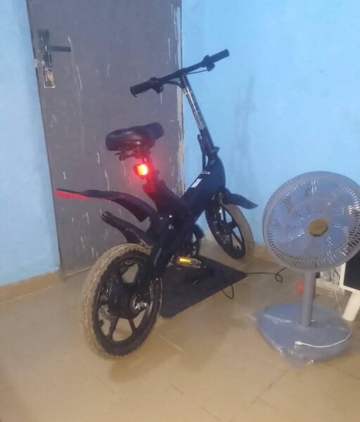 Vélo électrique pliable compact