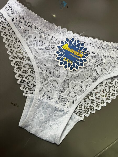 Culottes en dentelle colorées