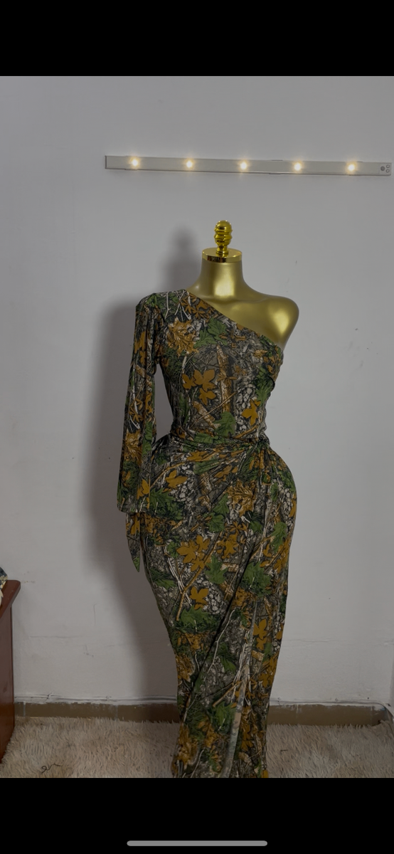 Robe Longue Asymétrique Élégante