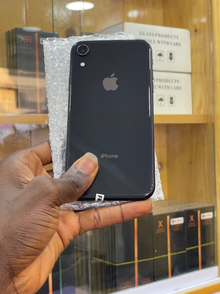 Uk  iPhone XR  64gb