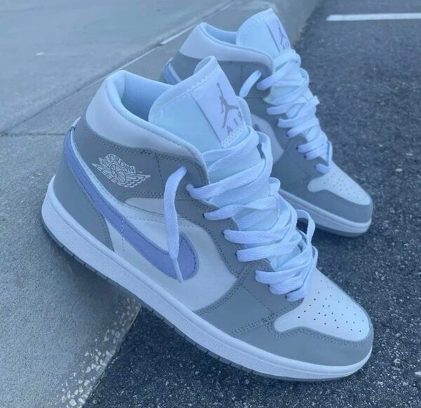 Baskets Jordan grises et violettes