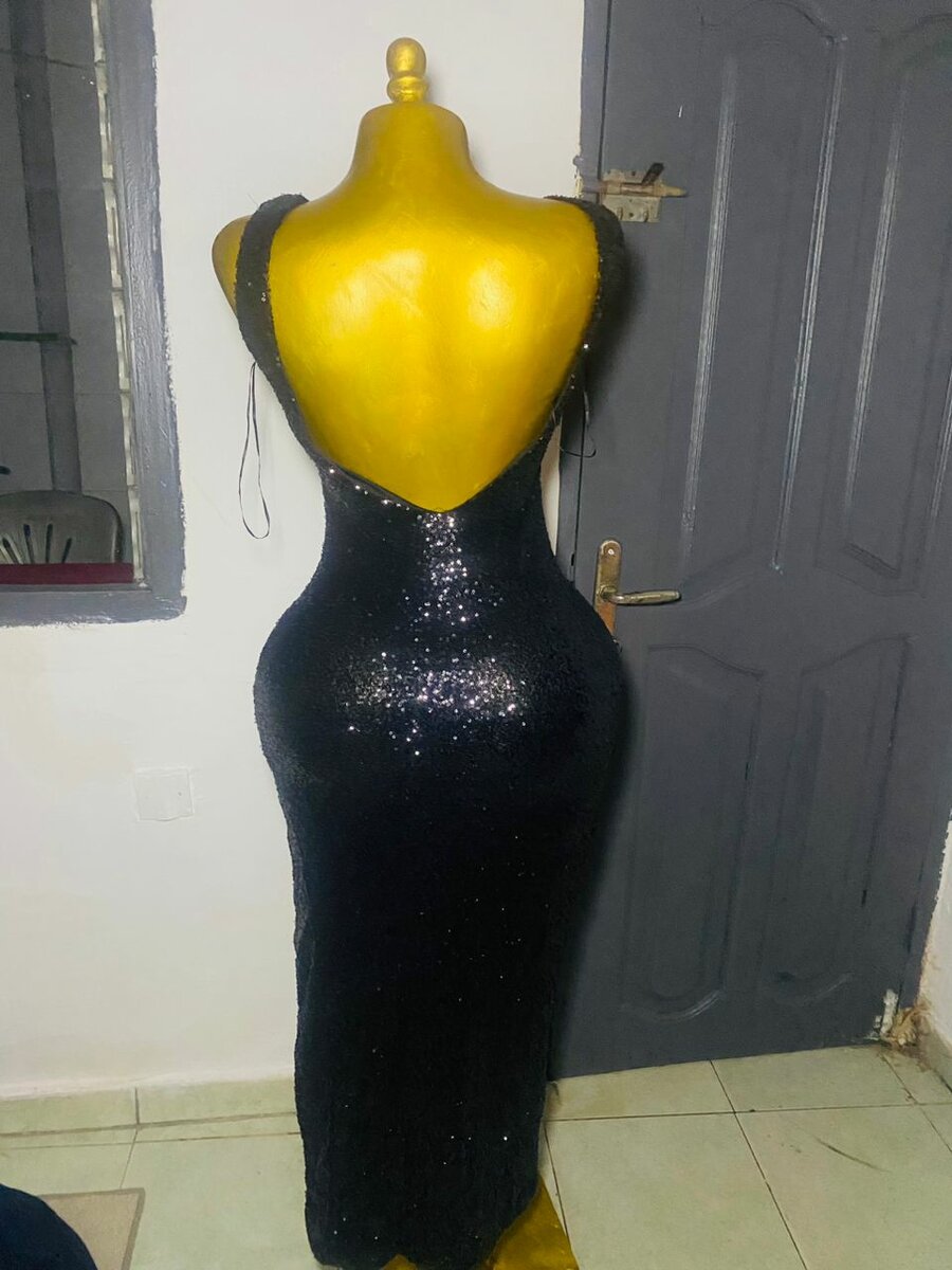 Robe longue noire élégante