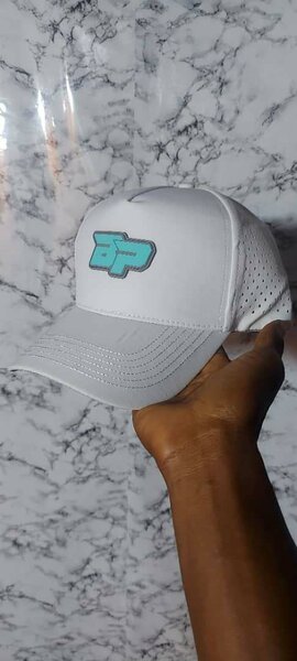 Casquette blanche à motif