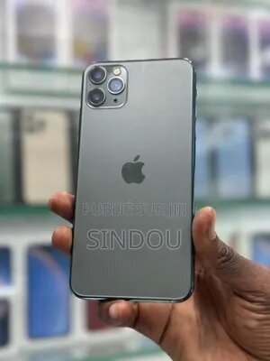 Téléphone 11 pro max quasi neuf