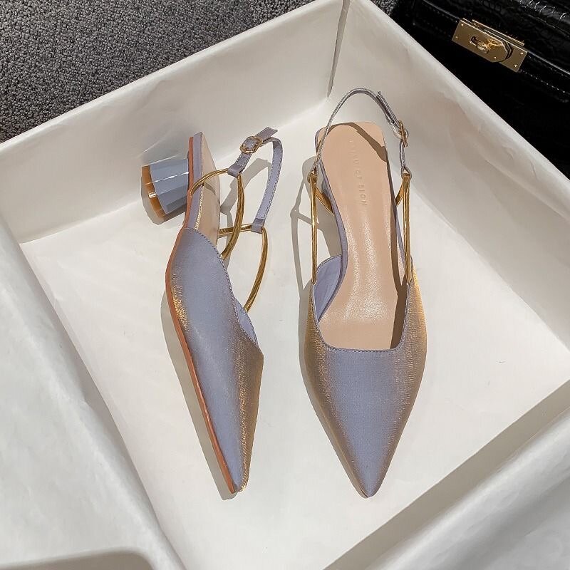 Туфли на невысоком каблуке