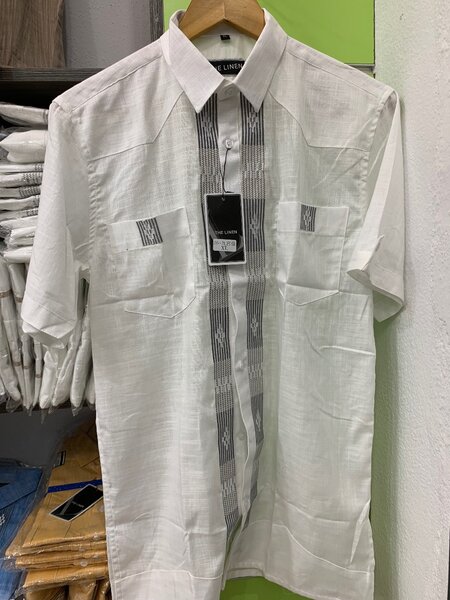 Chemise en lin blanc élégante