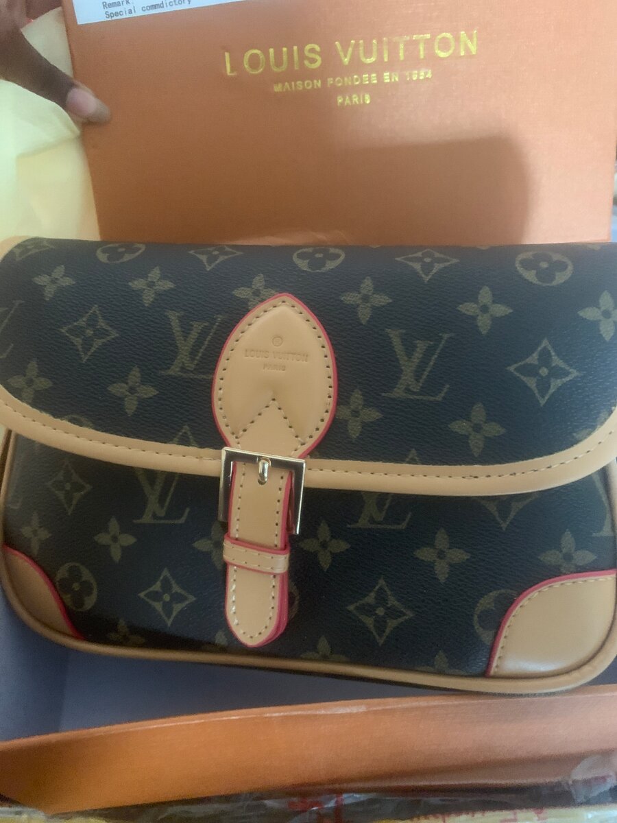 LOUIS VUITTON